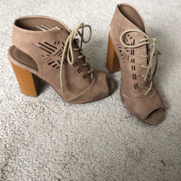 Lace up block heels - Picture 2 of 4